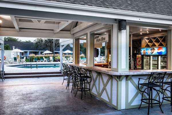 Pool - Ramada Hotel & Suites Penticton