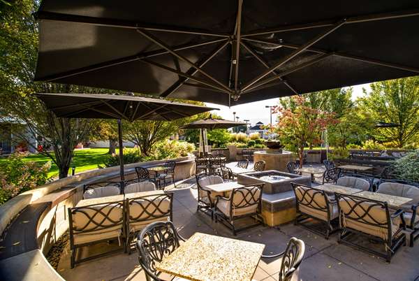 Restaurant - Ramada Hotel & Suites Penticton