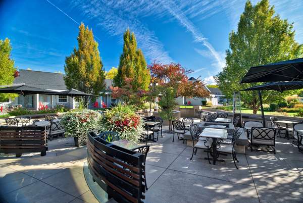 Restaurant - Ramada Hotel & Suites Penticton