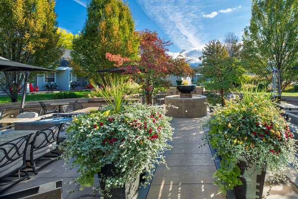 Restaurant - Ramada Hotel & Suites Penticton