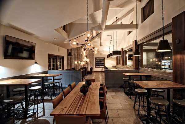 Restaurant - Ramada Hotel & Suites Penticton