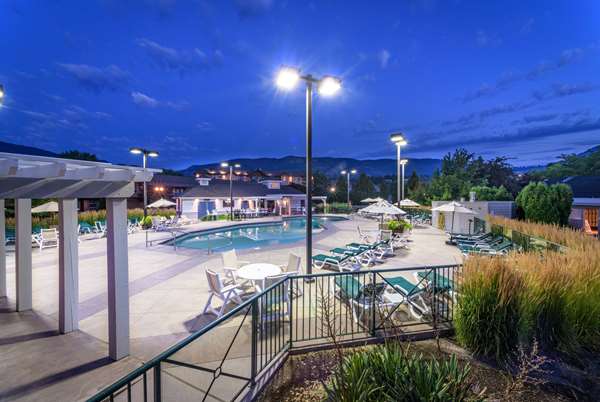 Pool - Ramada Hotel & Suites Penticton