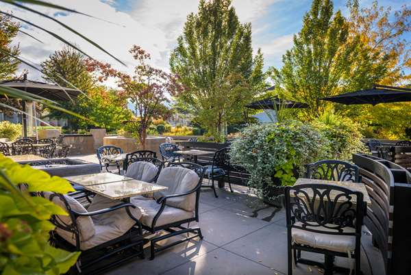 Restaurant - Ramada Hotel & Suites Penticton