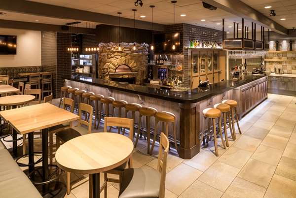 Restaurant - Ramada Hotel & Suites Penticton