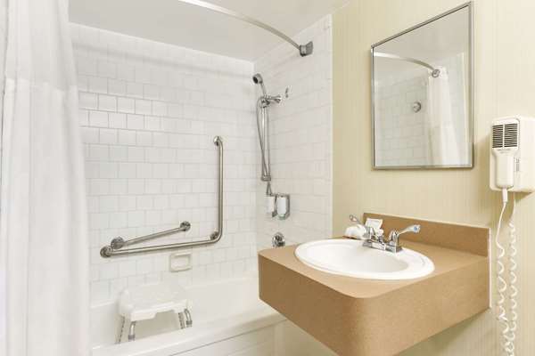  - Ramada Hotel Harbourview Belleville