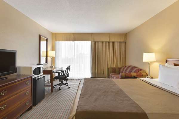  - Ramada Hotel Harbourview Belleville