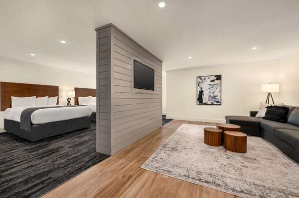 Suite - Ramada Inn & Conference Centre Cornwall