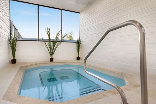 Pool - Ramada Inn & Conference Centre Cornwall