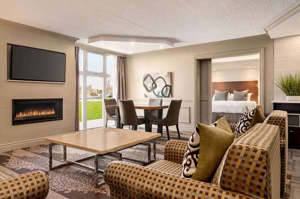 Suite - Ramada Inn & Conference Centre Cornwall