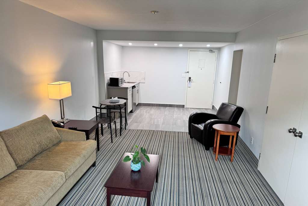 RAMADA BY WYNDHAM LONDON-guestroom-Guest Room,On-Site.jpg