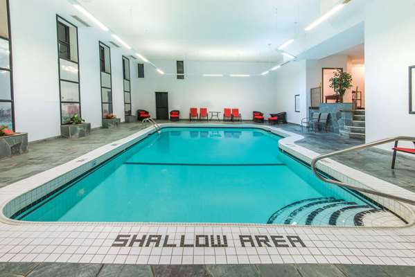 Pool - Ramada Plaza Hotel Niagara Falls