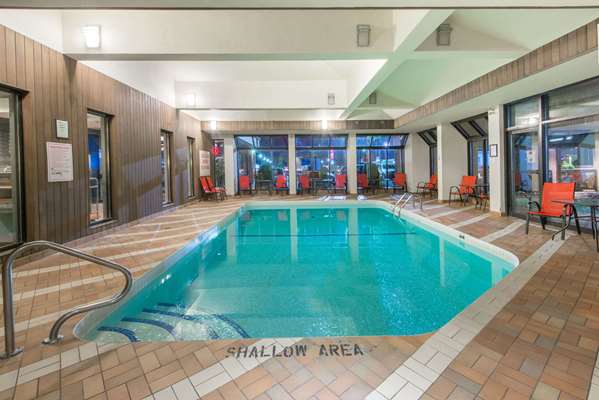 Pool - Ramada Plaza Hotel Niagara Falls
