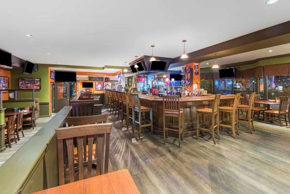 Restaurant - Ramada Plaza Hotel Niagara Falls