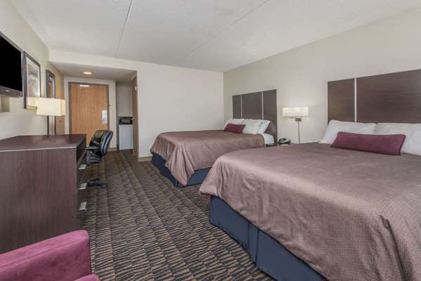 Suite - Ramada Plaza Hotel Niagara Falls