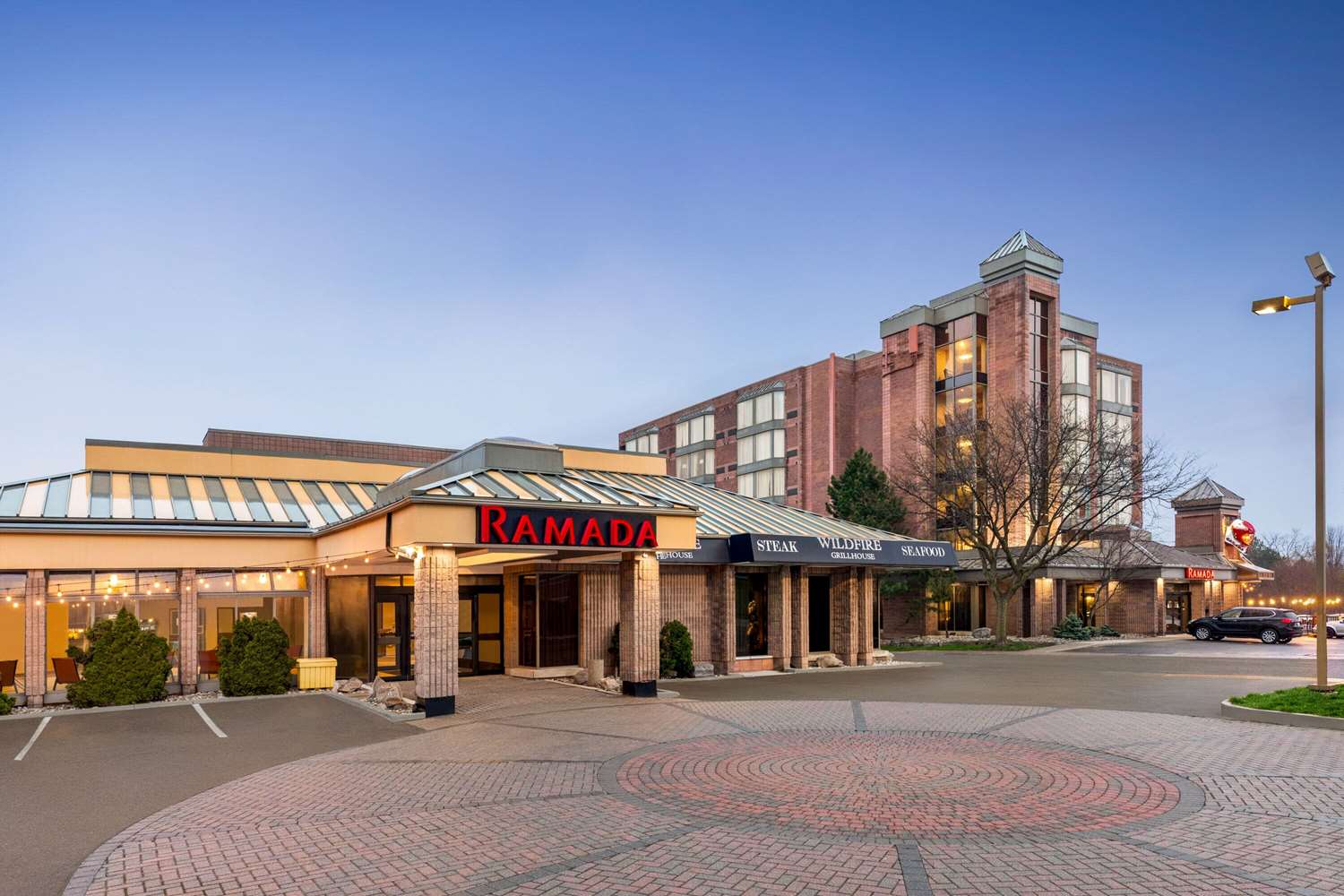 Ramada Plaza Hotel Niagara Falls, ON See Discounts