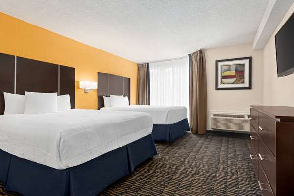 Suite - Ramada Plaza Hotel Niagara Falls