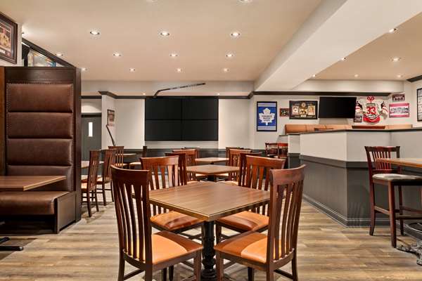 Restaurant - Ramada Plaza Hotel Niagara Falls