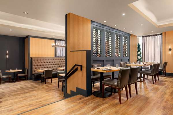 Restaurant - Ramada Plaza Hotel Niagara Falls