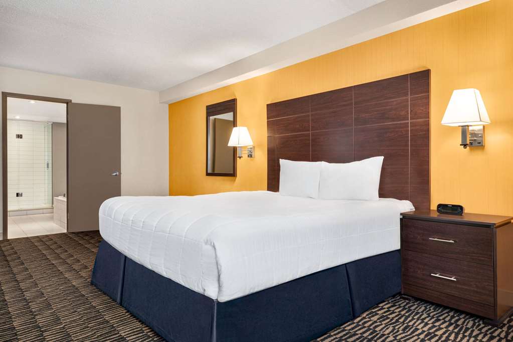 Ramada Plaza by Wyndham Niagara Falls Room Type - Presidential King Suite