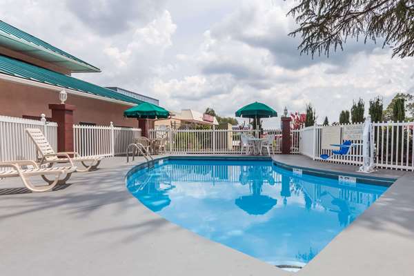 Pool - Days Inn at Jackson