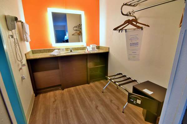  - Howard Johnson Inn Ocala - I-75, Exit 354