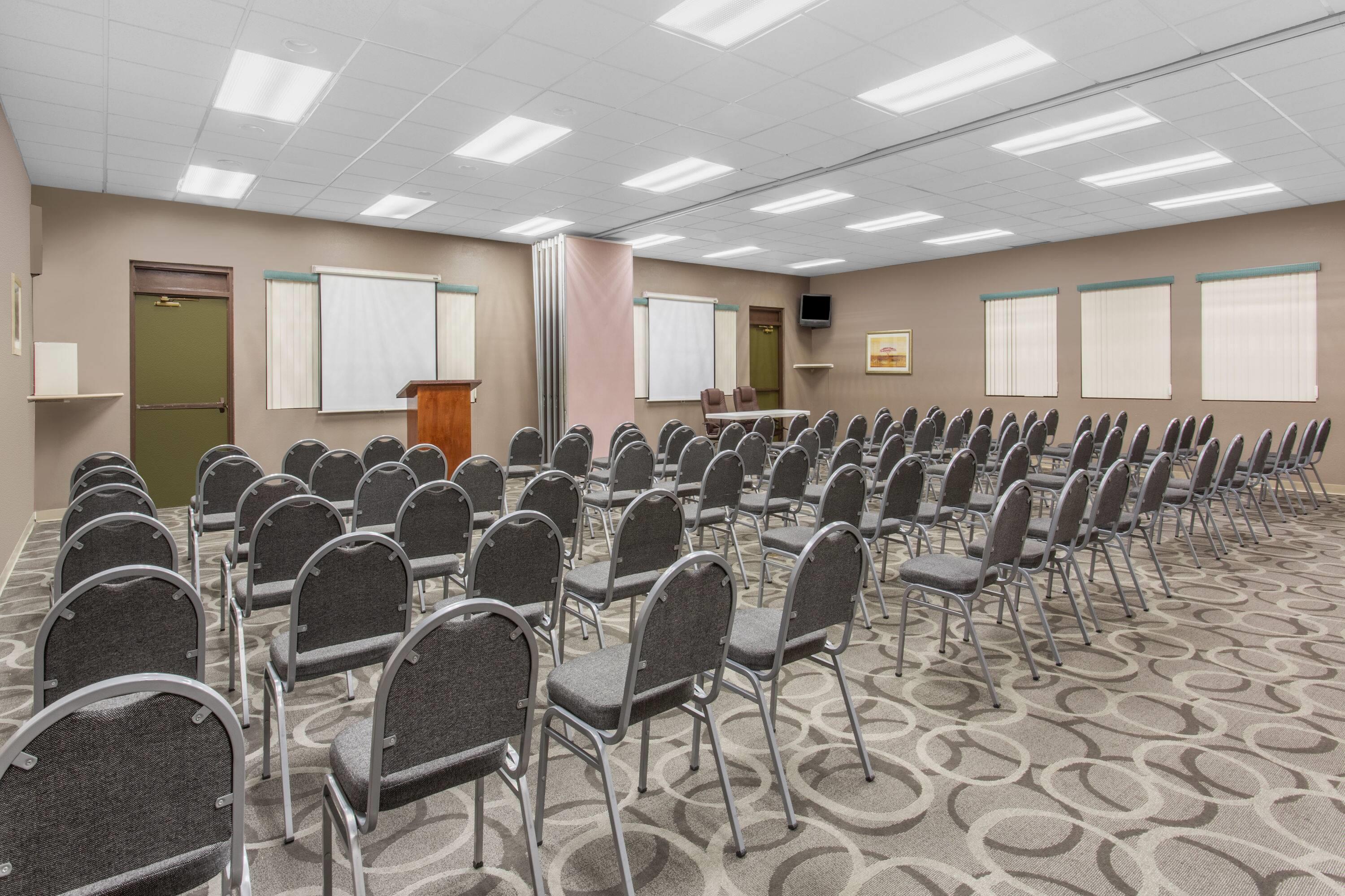 Meeting Room | Howard Johnson by Wyndham Ocala FL I-75