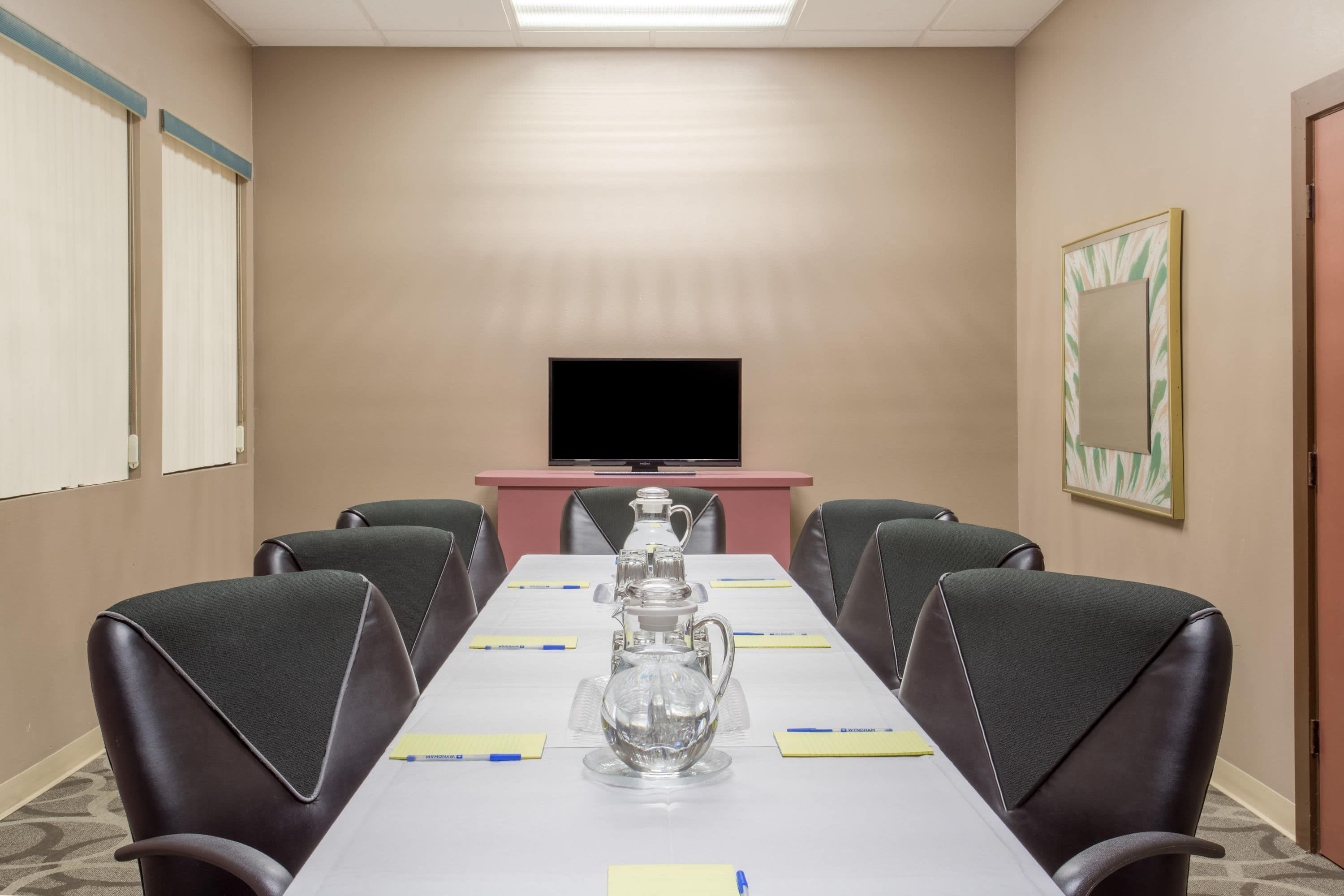 Meeting Room | Howard Johnson by Wyndham Ocala FL I-75