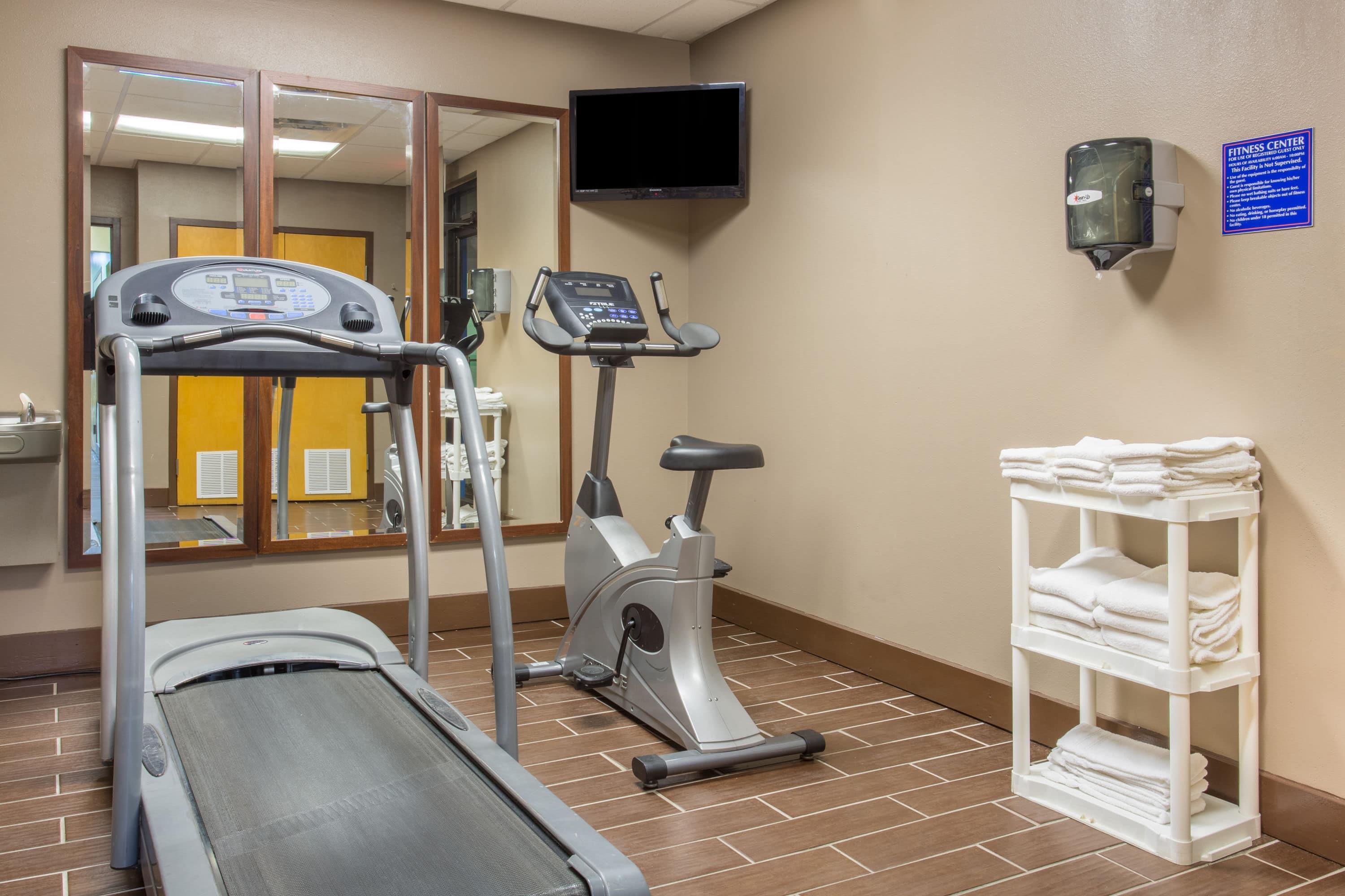 Health club fitness center gym | Howard Johnson by Wyndham Ocala FL I-75