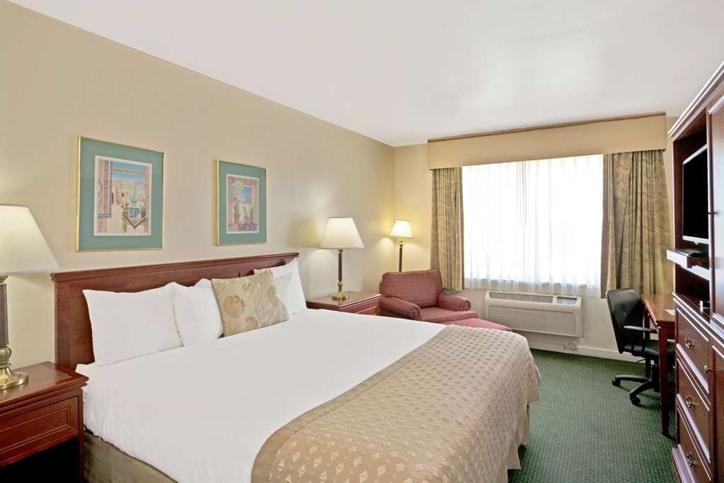 Ramada by Wyndham Draper Room Type - Room, 1 King Bed, Non Smoking (Pet-Friendly)