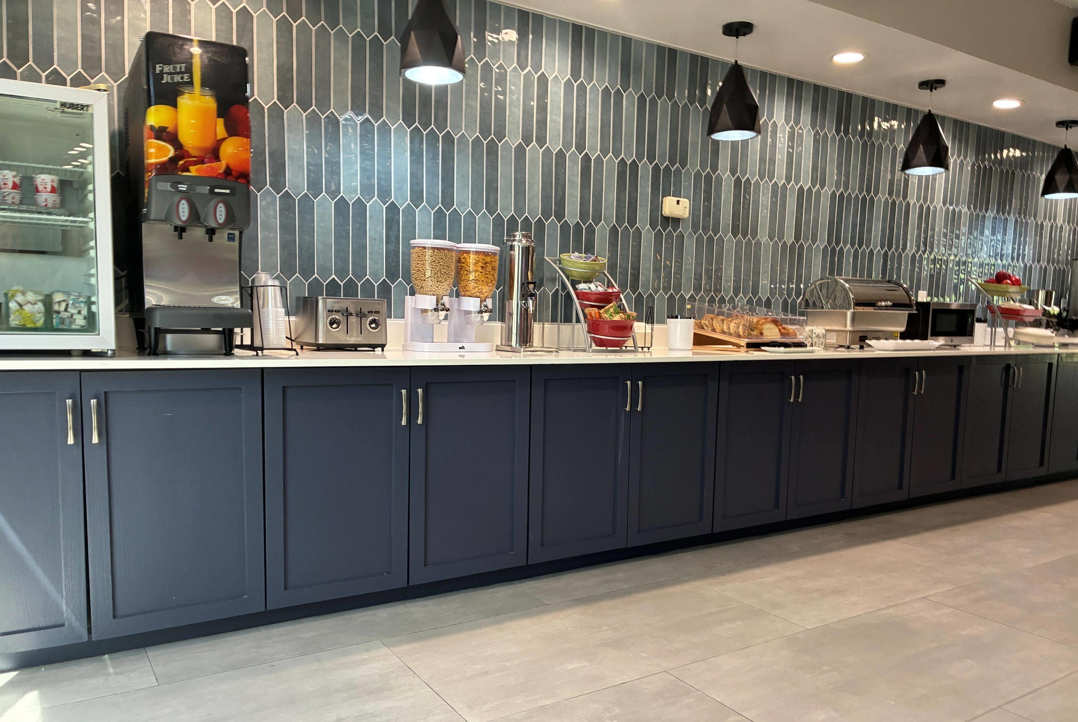 Breakfast Area | Wingate by Wyndham Atlanta-Duluth