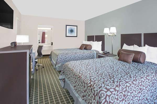  - Days Inn Market Center Dallas - I-35, Exit 430B