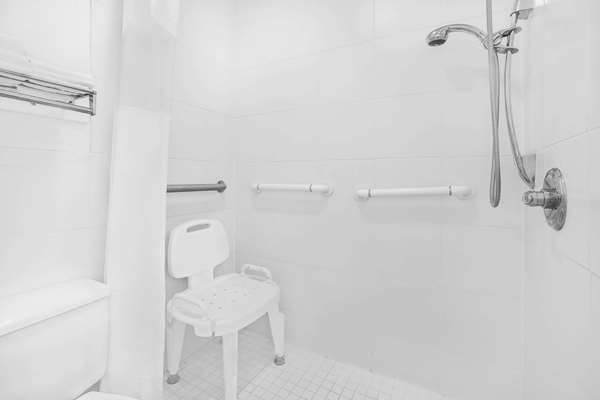  - Days Inn Market Center Dallas - I-35, Exit 430B