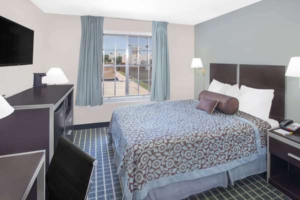  - Days Inn Market Center Dallas - I-35, Exit 430B