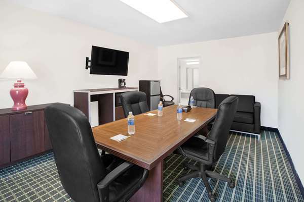 Conference Area - Days Inn Market Center Dallas - I-35, Exit 430B