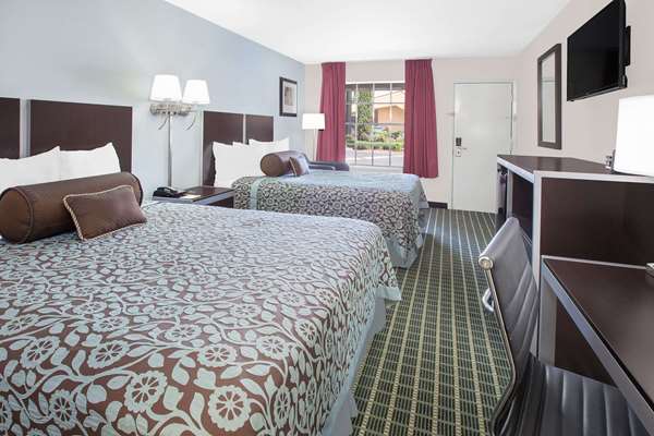  - Days Inn Market Center Dallas - I-35, Exit 430B