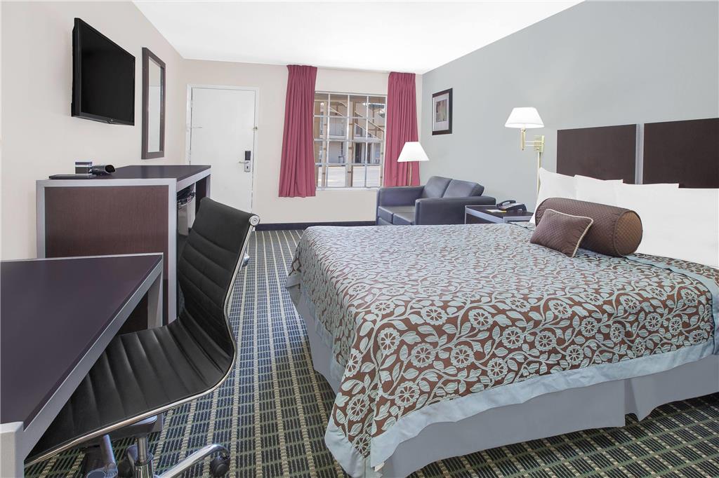 Days Inn Market Center Dallas