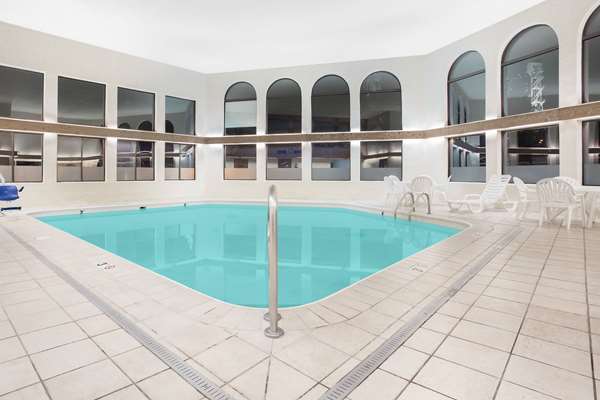 Pool - Ramada Inn Waterfront Hancock