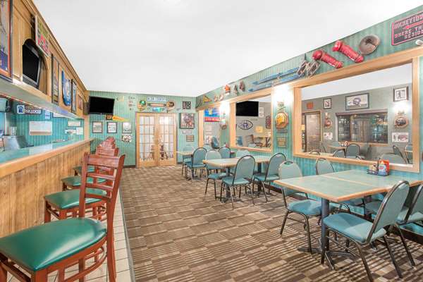 Bar - Ramada Inn Waterfront Hancock