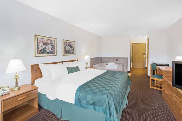  - Ramada Inn Waterfront Hancock