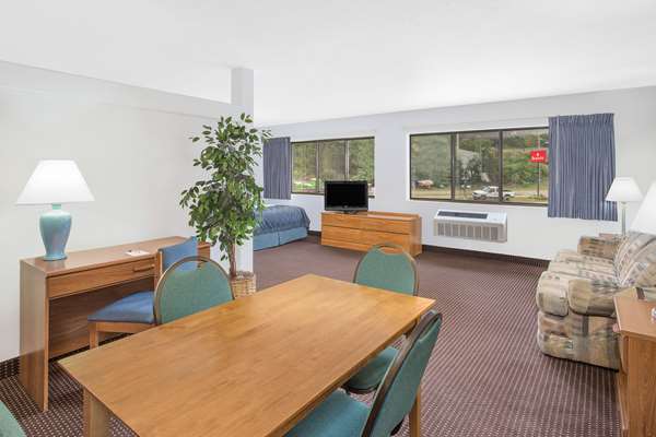  - Ramada Inn Waterfront Hancock