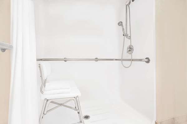  - Ramada Inn Waterfront Hancock