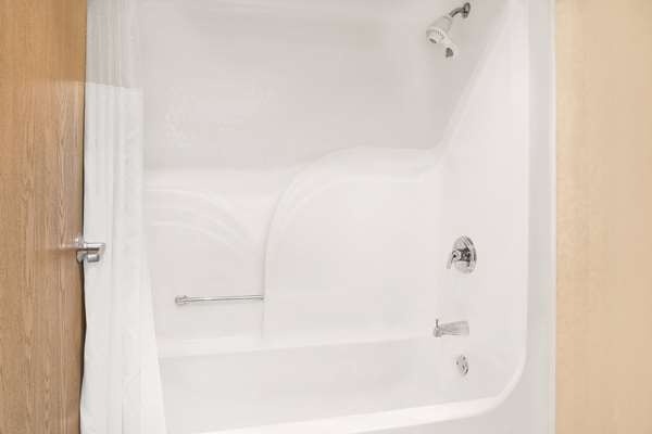  - Ramada Inn Waterfront Hancock