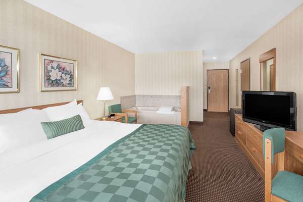  - Ramada Inn Waterfront Hancock