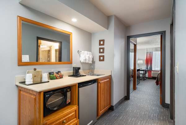  - Ramada Hotel & Suites Sioux Falls Airport - I-29, Exit 81