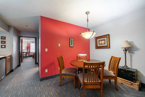 - Ramada Hotel & Suites Sioux Falls Airport - I-29, Exit 81
