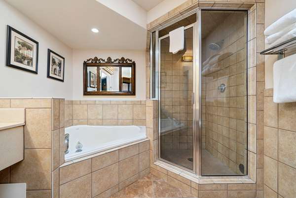  - Ramada Hotel & Suites Sioux Falls Airport - I-29, Exit 81