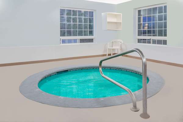 Pool - Days Inn Ocean Shores