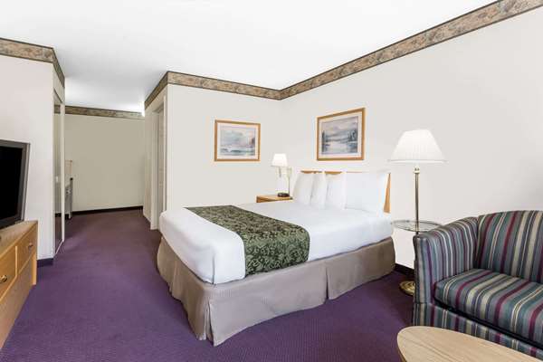  - Days Inn Ocean Shores