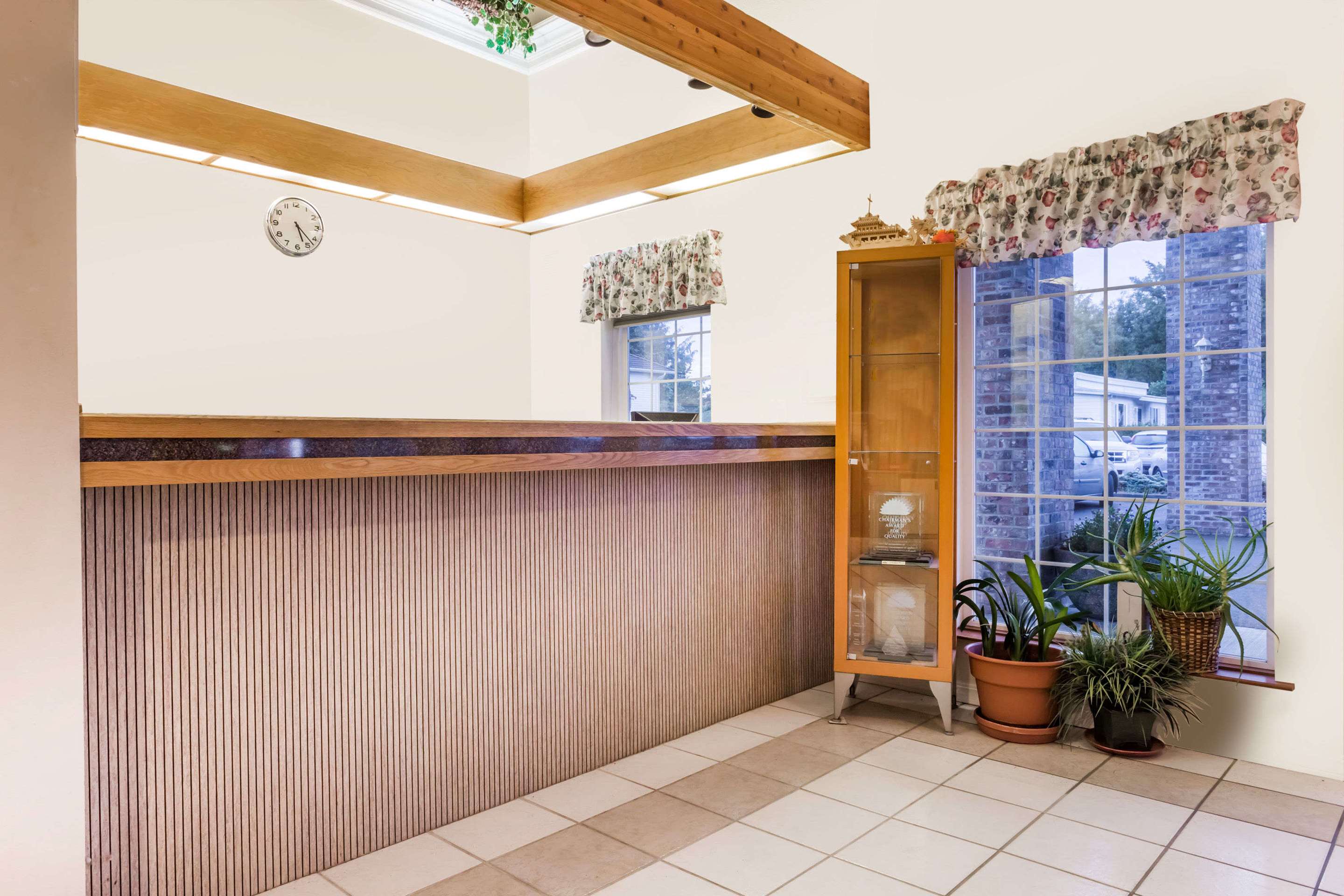 Lobby | Days Inn by Wyndham Ocean Shores