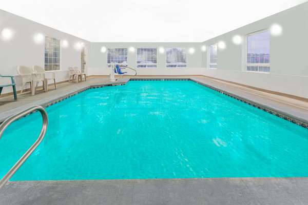 Pool - Days Inn Ocean Shores